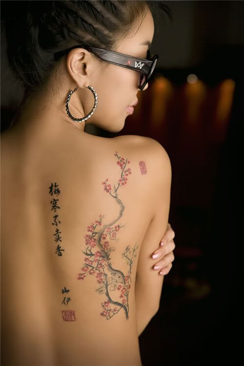 12 Γυναικεία και Chic Tattoo -spine-tattoos-for-women-female-tattoo-gallery-51215 (11)