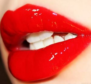 red-glossy-lips-look