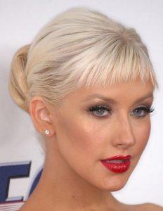 Christina Aguilera asimmetra kouremata