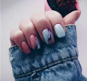 Marble nails pastel xromata