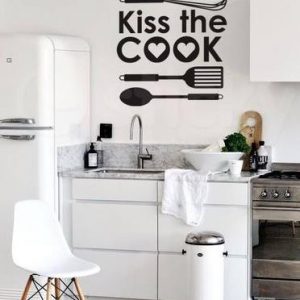 kiss-the-cook-sticker-kouzinas