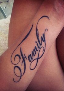 family kalligrafiko tattoo