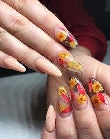 diafano floral manicure