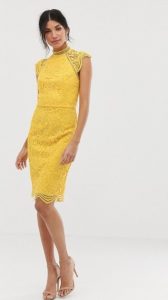 κίτρινο φόρεμα σε ίσια γραμμή