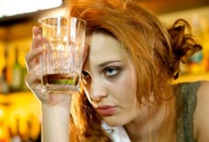 μεθυσμένη κοπέλα, ediva.gr