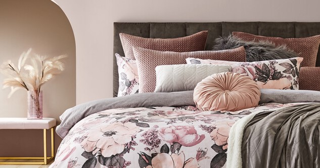 κρεβάτι ροζ γκρι αντίθεση υπνοδωμάτιο