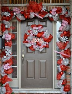 κόκκινη κορδέλα Χριστούγεννα πόρτα