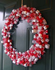χριστουγεννιάτικο στεφάνι πόρτας κορδέλες