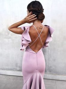 ροζ φόρεμα ανοιχτή πλάτη