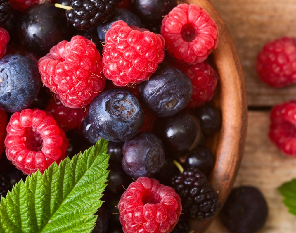 Μούρα, φράουλες, σμέουλα για απομάκρυνση τοξινών από το σώμα και χάσιμο βάρους