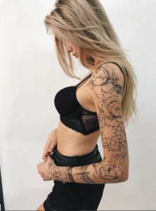 φλοράλ τατουάζ μανίκι
