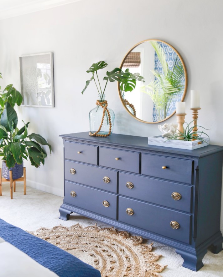 μπλε συρταριέρα καθρέπτης decor tips