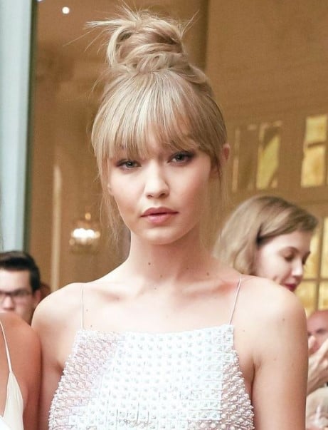 ξανθά μαλλιά φράντζα top knot χτενίσματα φράντζα
