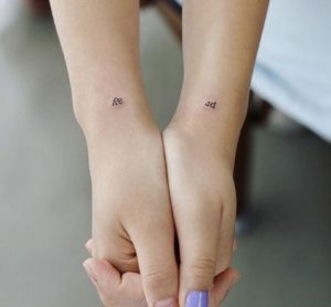 μικρο τατουαζ στα χερια