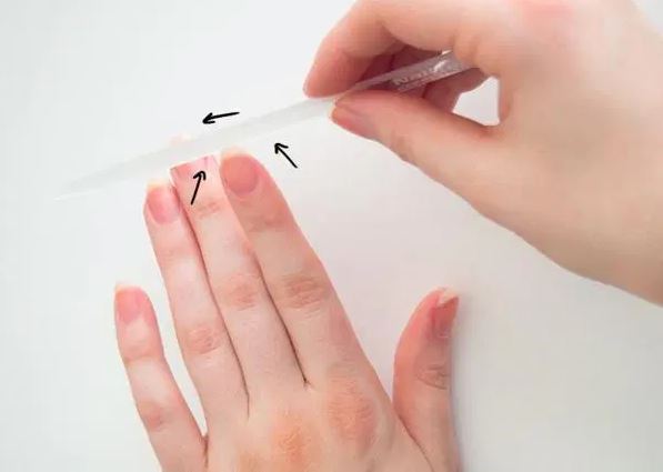 ο σωστός τρόπος να λιμάρεις τα νύχια σου