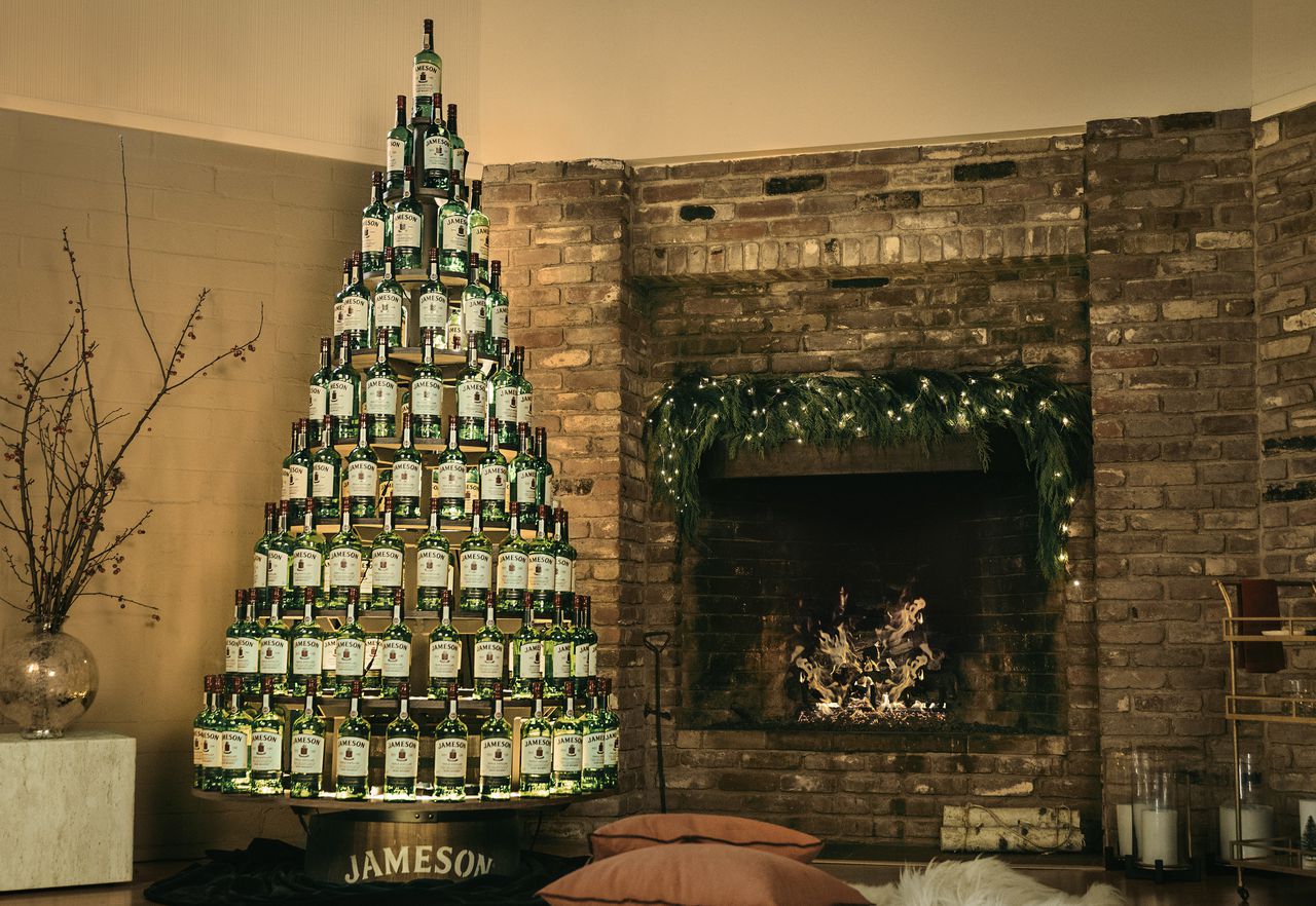 εναλλακτικά χριστουγεννιάτικα δέντρα από μπουκάλια