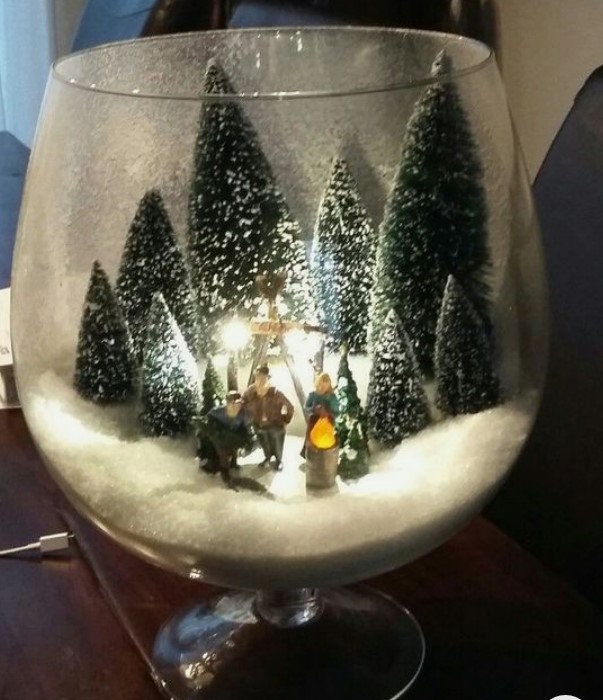 χριστουγεννιάτικο βάζο με χιόνι και δέντρα