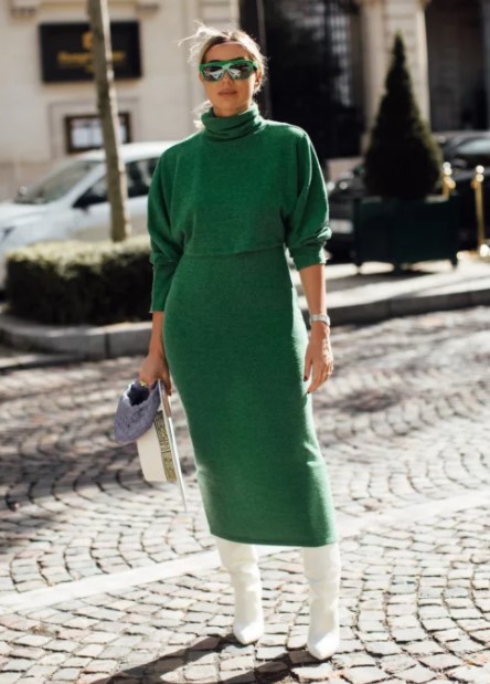 πλεκτό πράσινο φόρεμα άσπρες μπότες