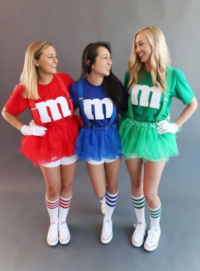 M&M's ντυθείς Απόκριες φίλους