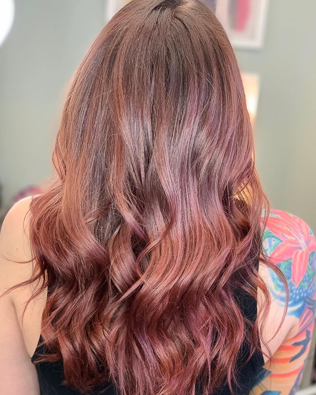 Strawberry brunette - τάσεις στα χρώματα μαλλιών
