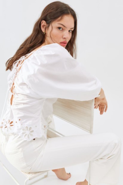 λευκό πουκάμισο ανοιχτή πλάτη καλοκαιρινά ρούχα H&M 2022