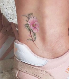 Τατουάζ με Λουλούδια στον Αστράγαλο 