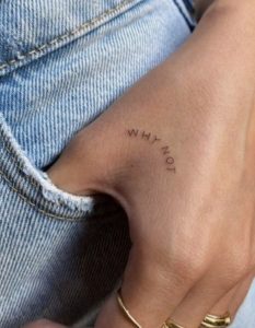 τατουάζ με φράση
