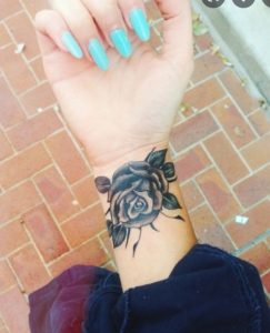 Τατουάζ με Λουλούδια στον καρπό