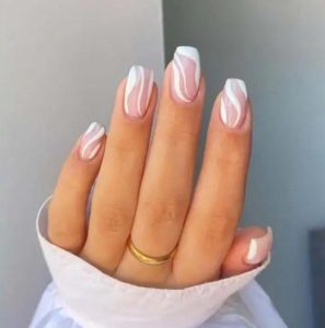 Swirl νύχια σε άσπρο χρώμα 