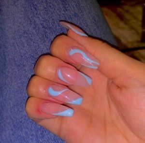 Swirl γαλάζια νύχια