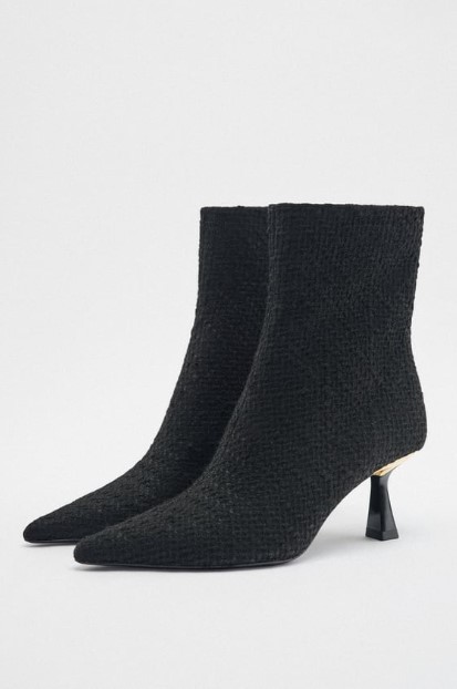 μυτερό μποτάκι παπούτσια Zara για το Φθινόπωρο 2022