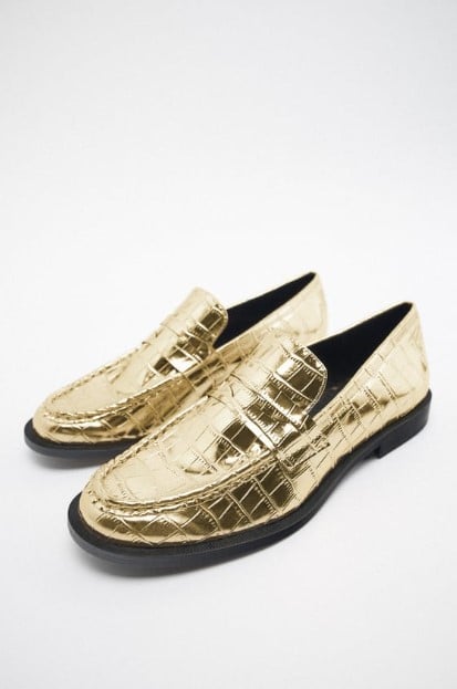 χρυσό μοκασίνι παπούτσια Zara για το Φθινόπωρο 2022