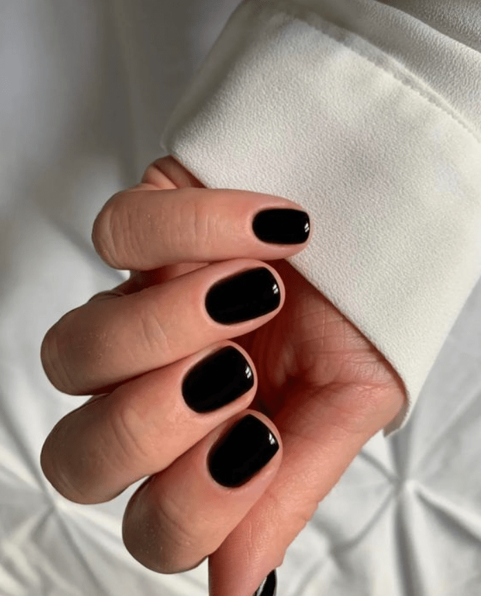 μαύρο μανικιούρ κοντό σικ φθινοπωρινά νύχια