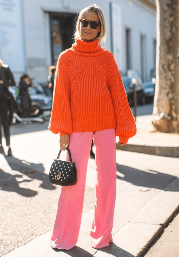 πορτοκαλί πουλόβερ ροζ παντελόνι