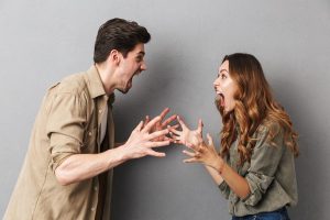 ζευγάρι μαλώνει φράσεις τοξική σχέση