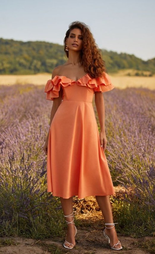 πορτοκαλί φόρεμα βολάν