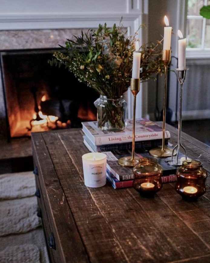 κεριά ξύλινο τραπέζι διακοσμήσεις φθινόπωρο