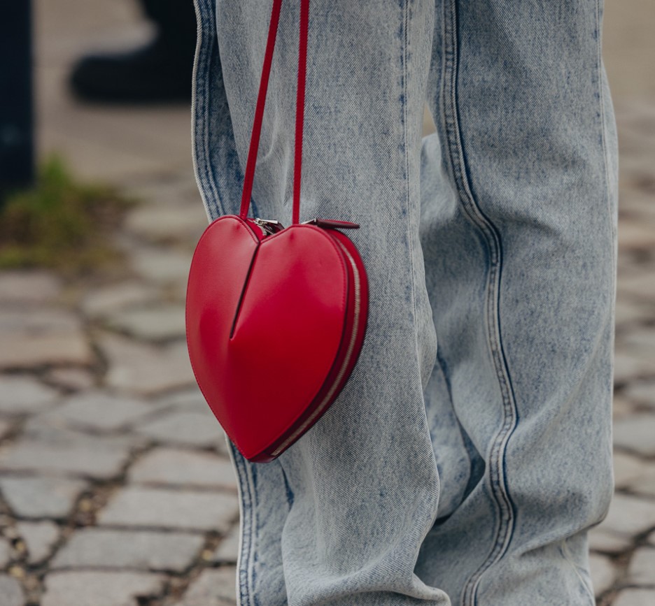 κόκκινη τσάντα καρδιά