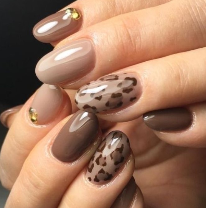 brown λεοπαρ nails