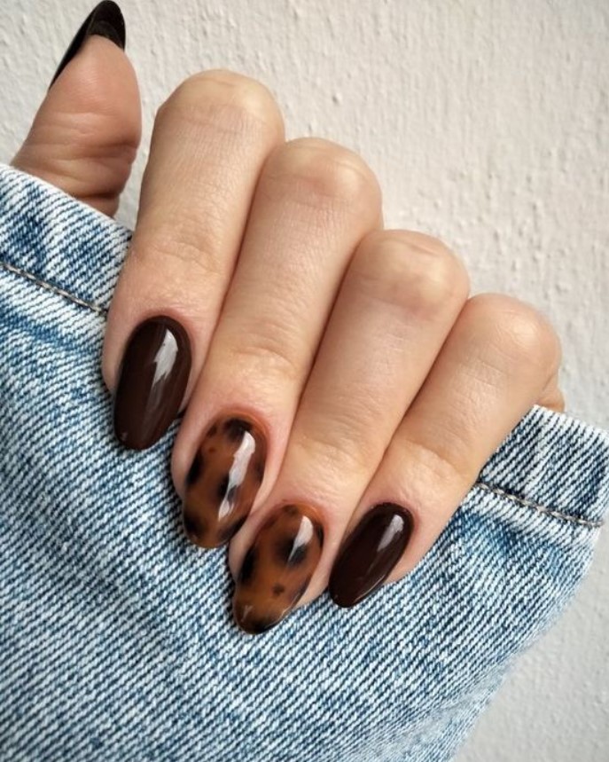 brown nails λεοπαρ
