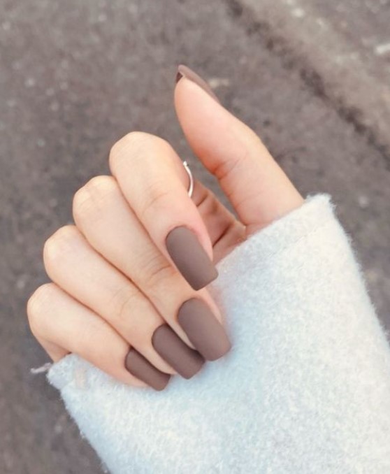 brown nails matte