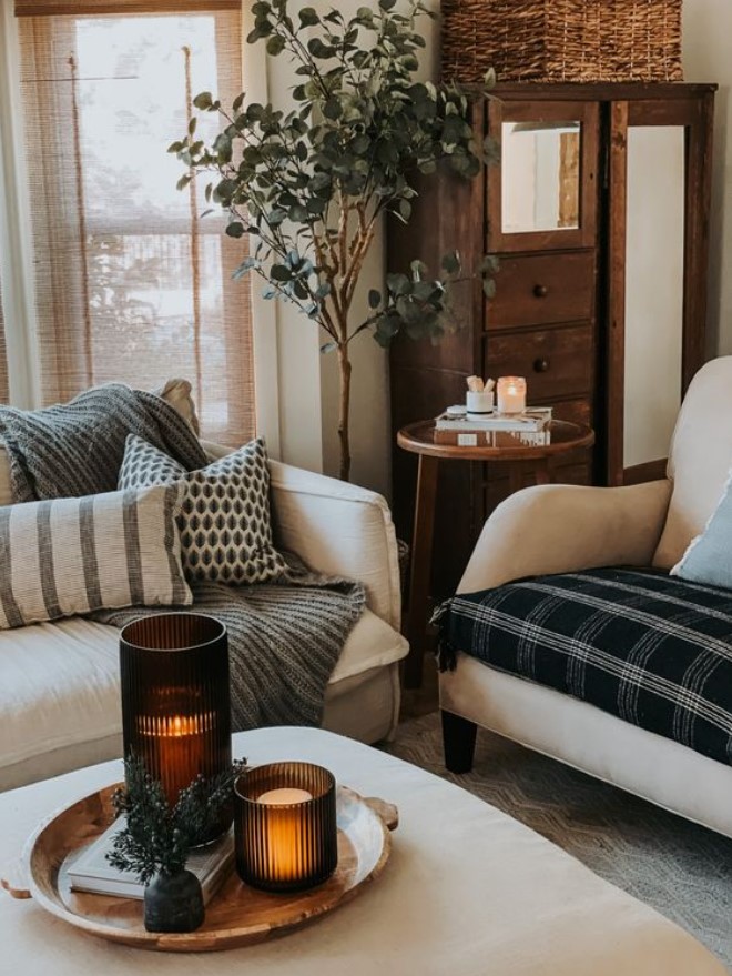 καναπές ριχτάρι cozy φθινοπωρινό σαλόνι 