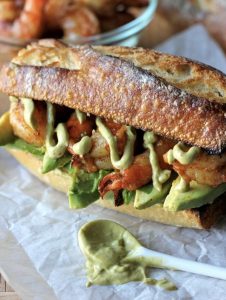 sandwich-me-garides-kai-avocado